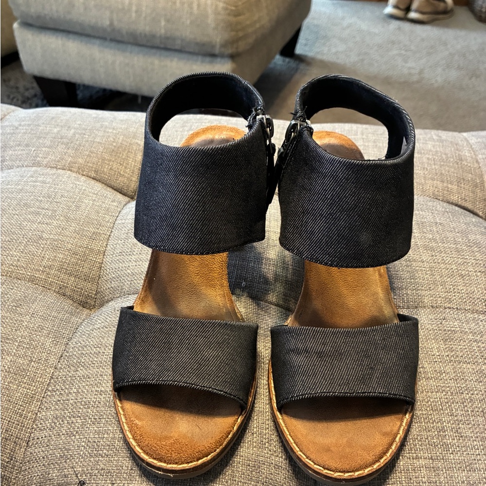 Toms Black Wide-Strap Open-Toe Sandals